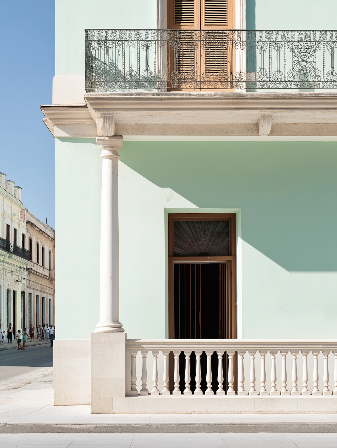 Historic pastel building in downtown Charleston, South Carolina